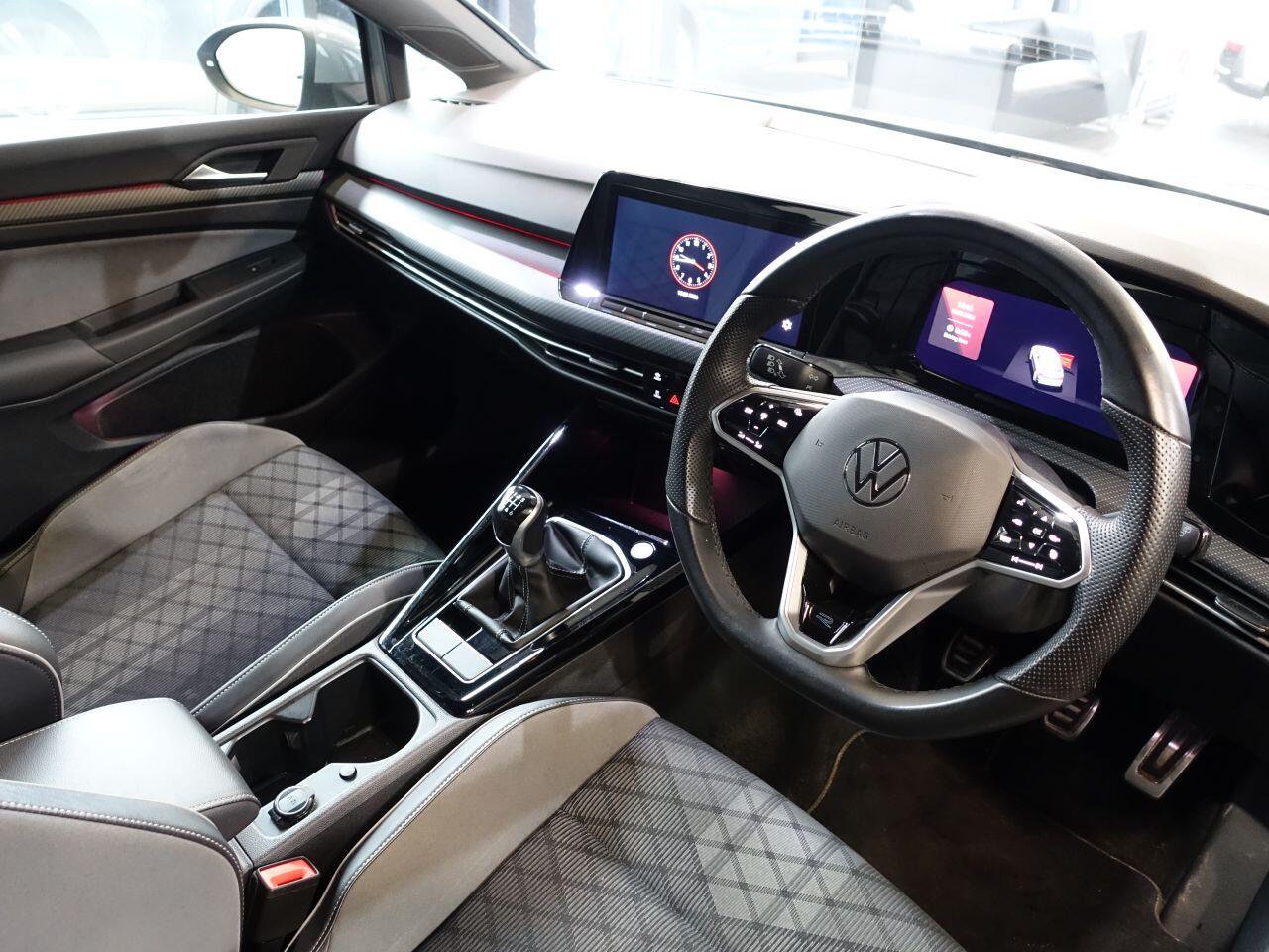 Volkswagen Golf - Image 35