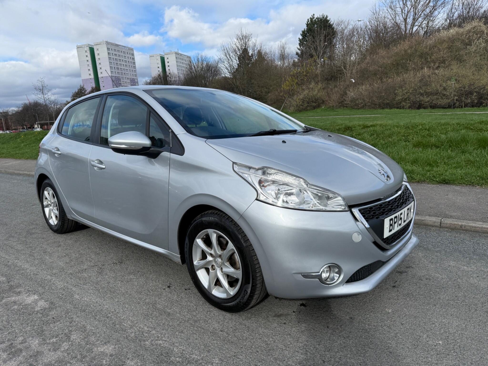 Peugeot 208 - Image 2