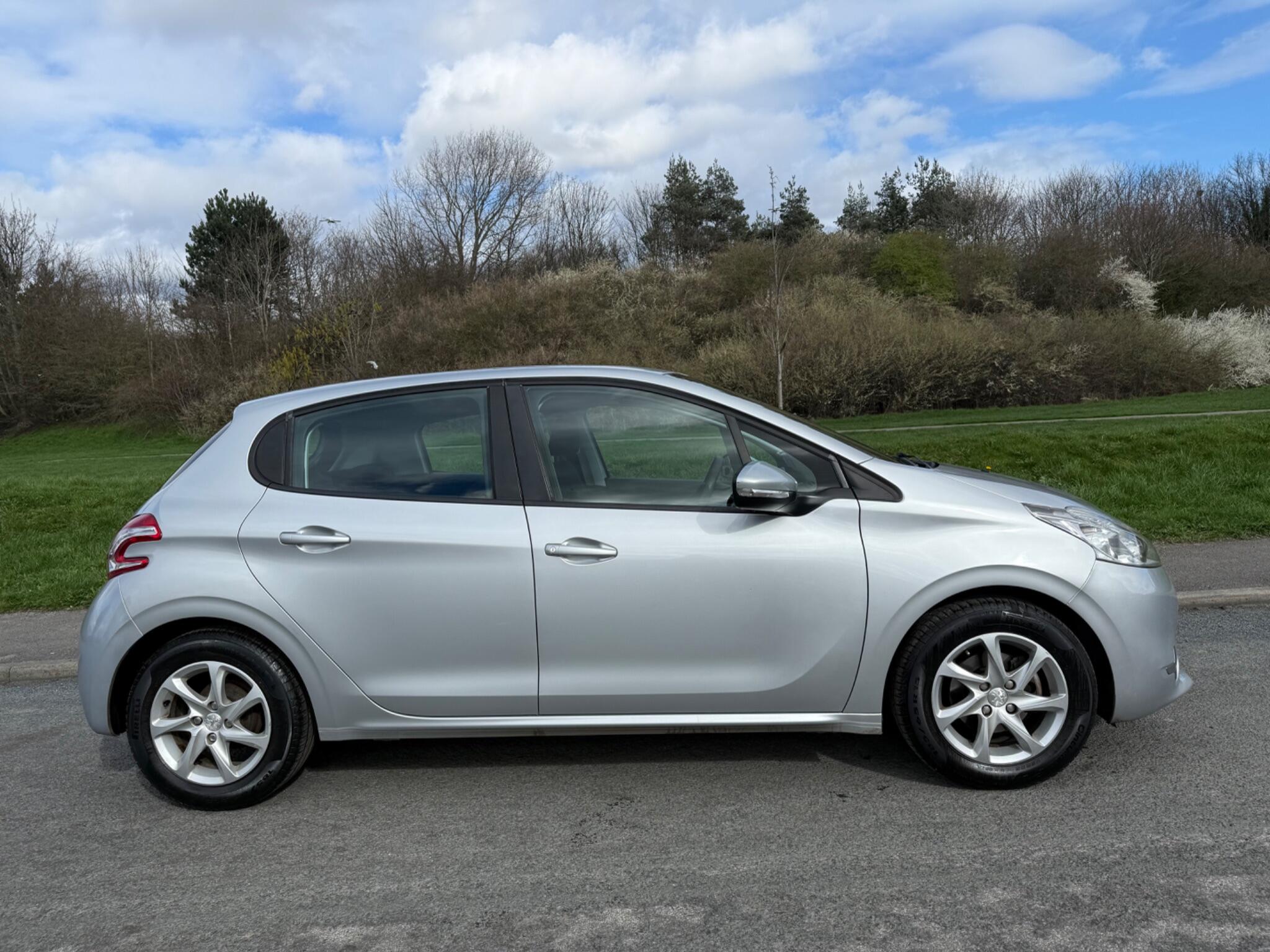 Peugeot 208 - Image 4