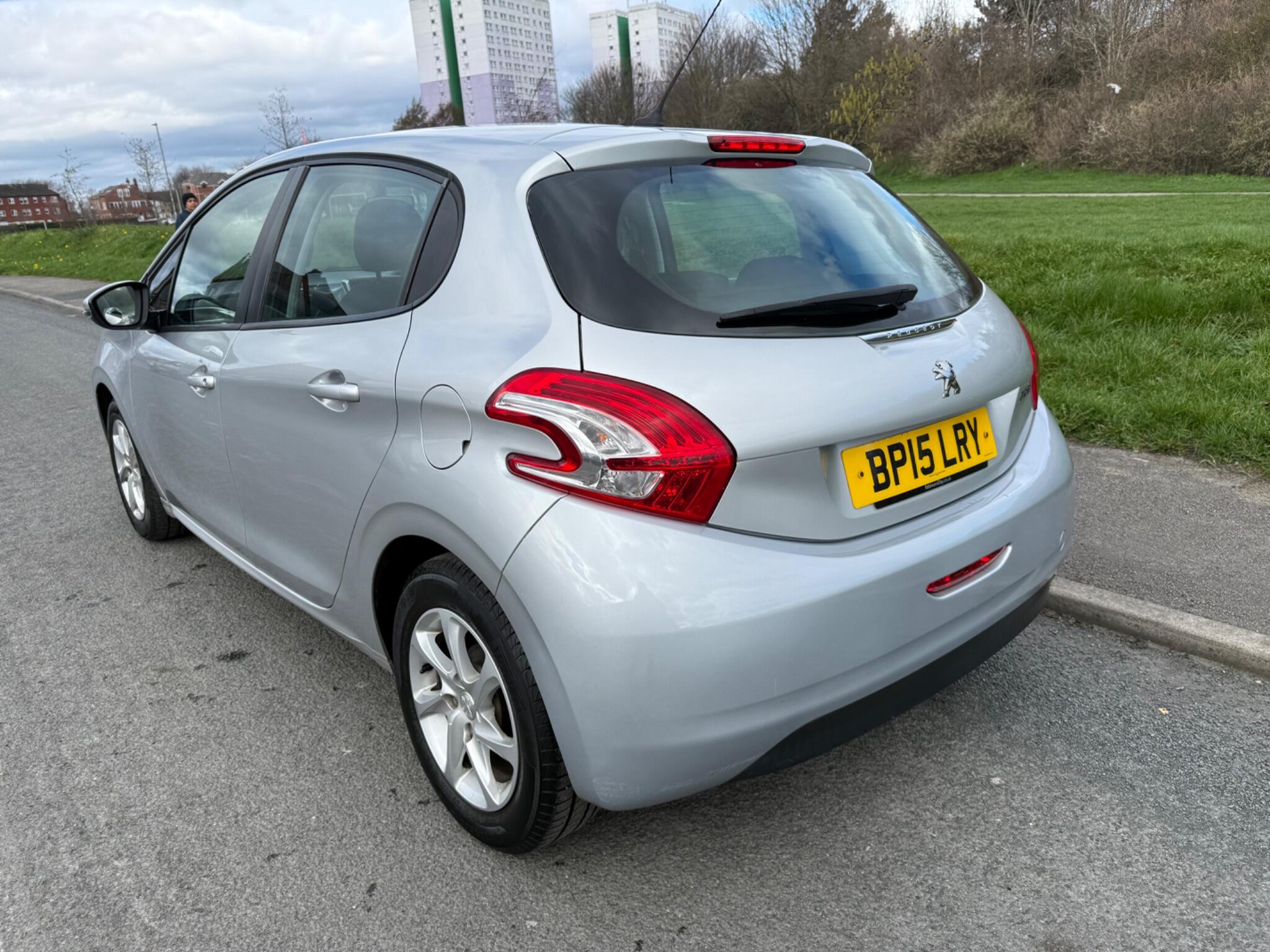 Peugeot 208 - Image 8