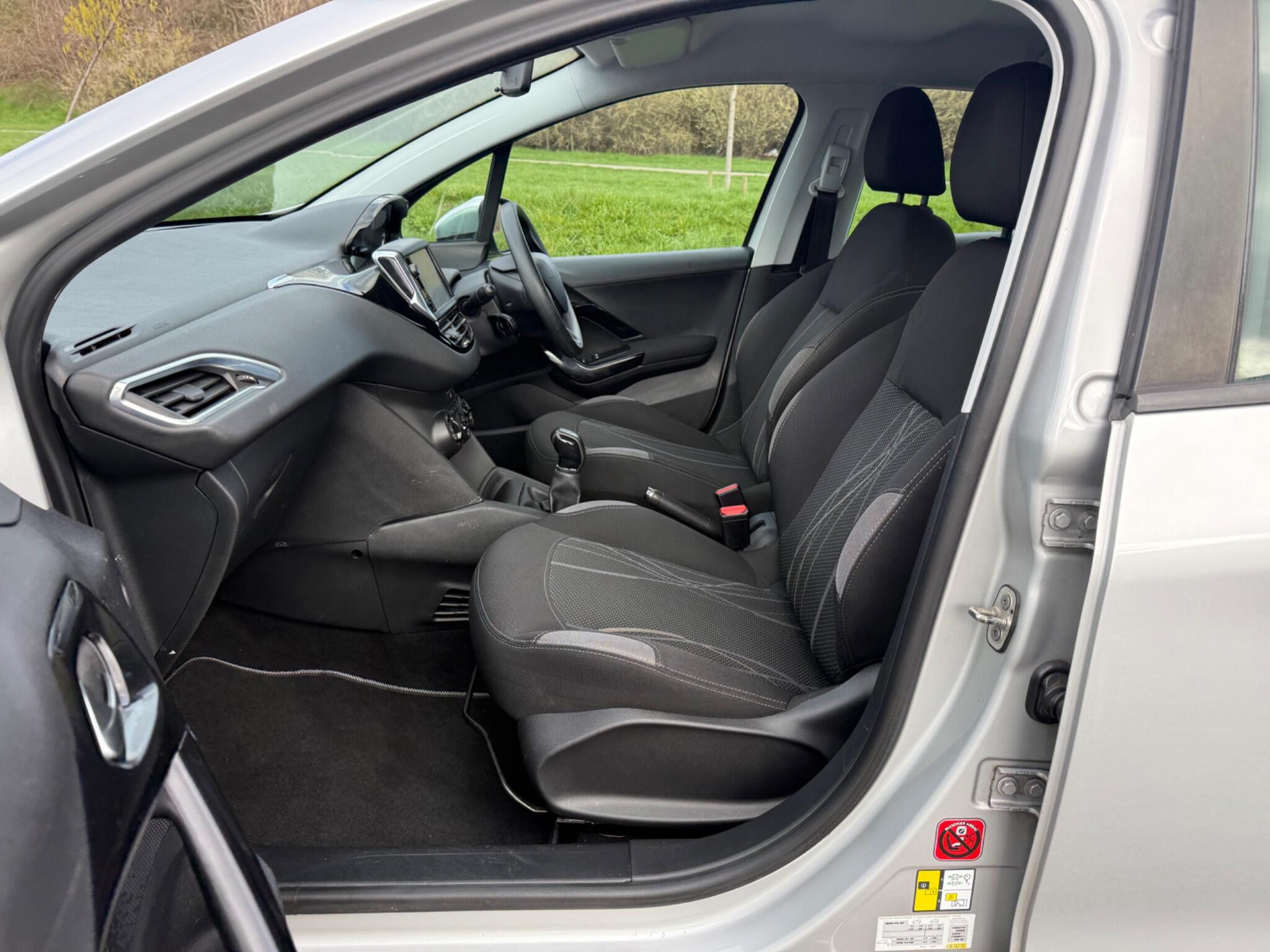 Peugeot 208 - Image 12