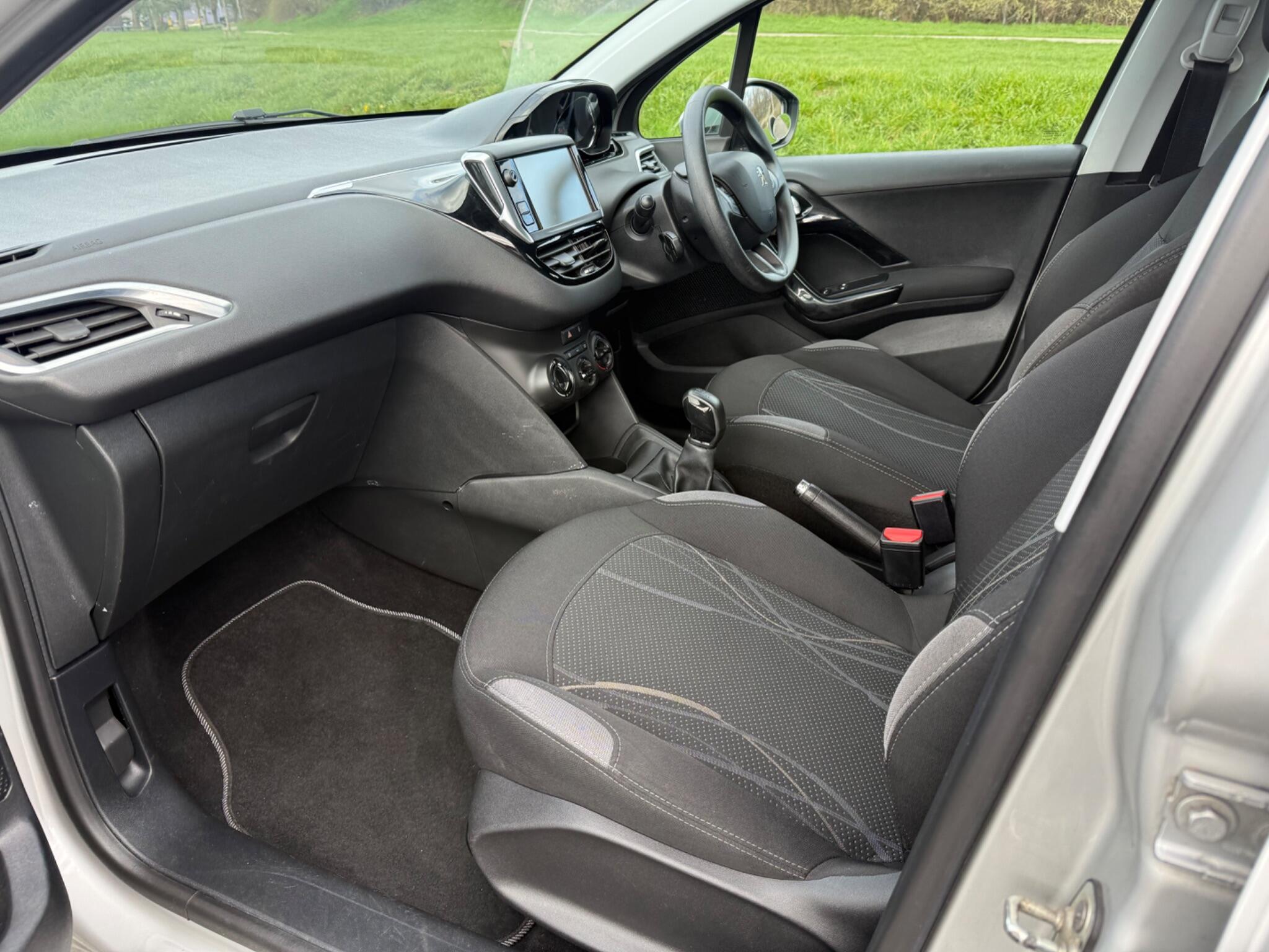 Peugeot 208 - Image 13