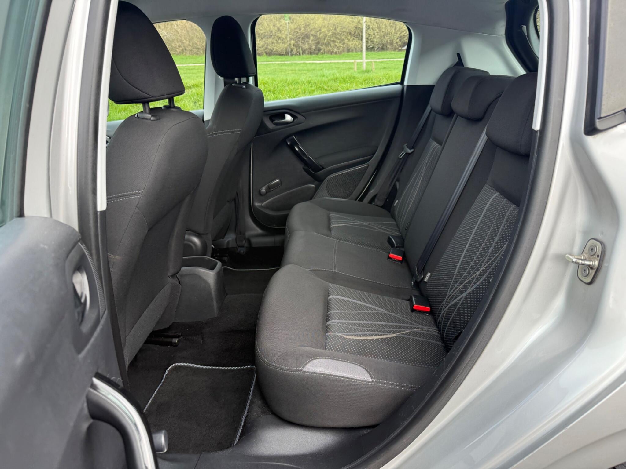 Peugeot 208 - Image 14