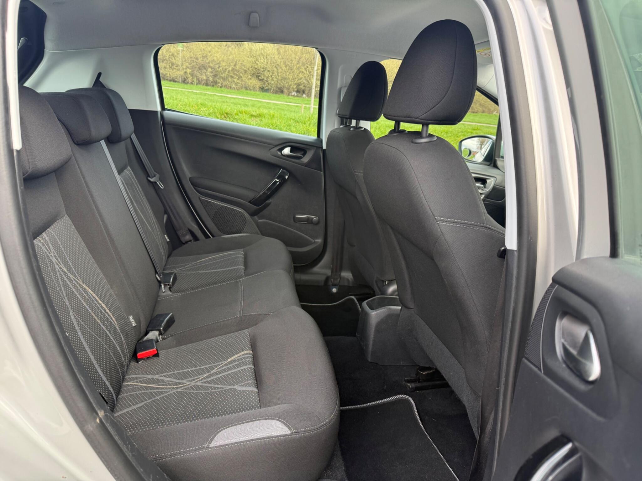 Peugeot 208 - Image 16