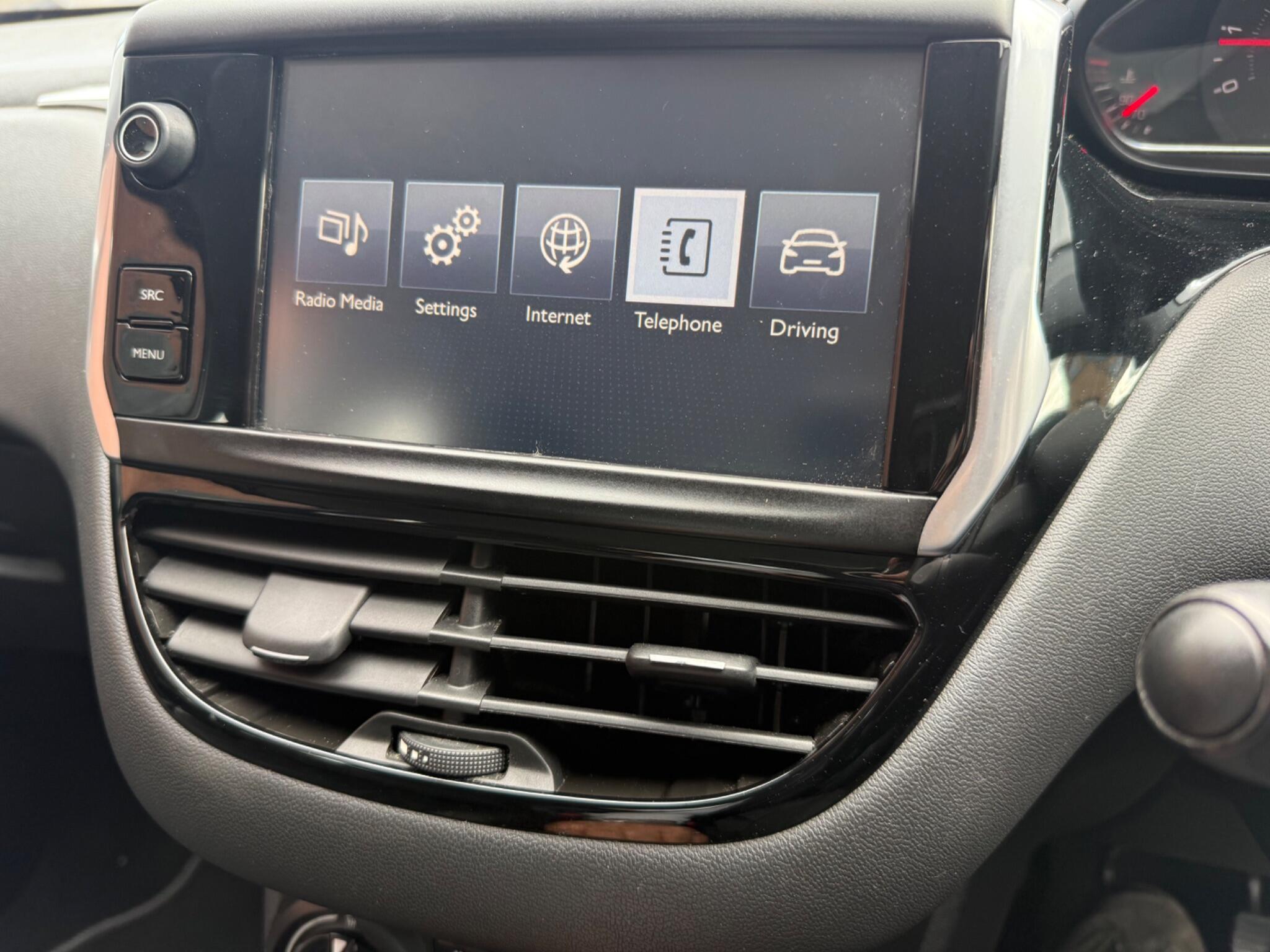 Peugeot 208 - Image 17