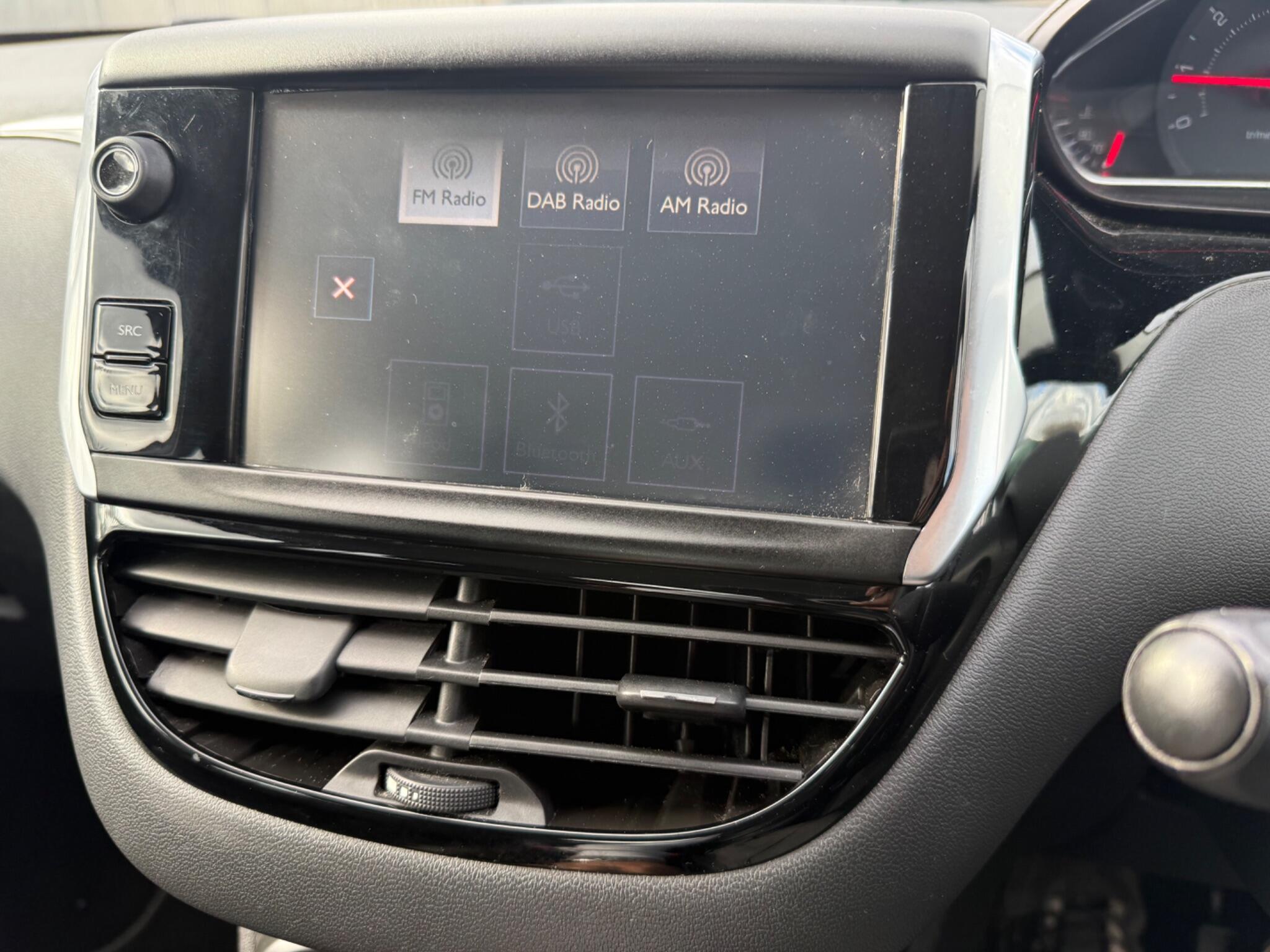 Peugeot 208 - Image 18