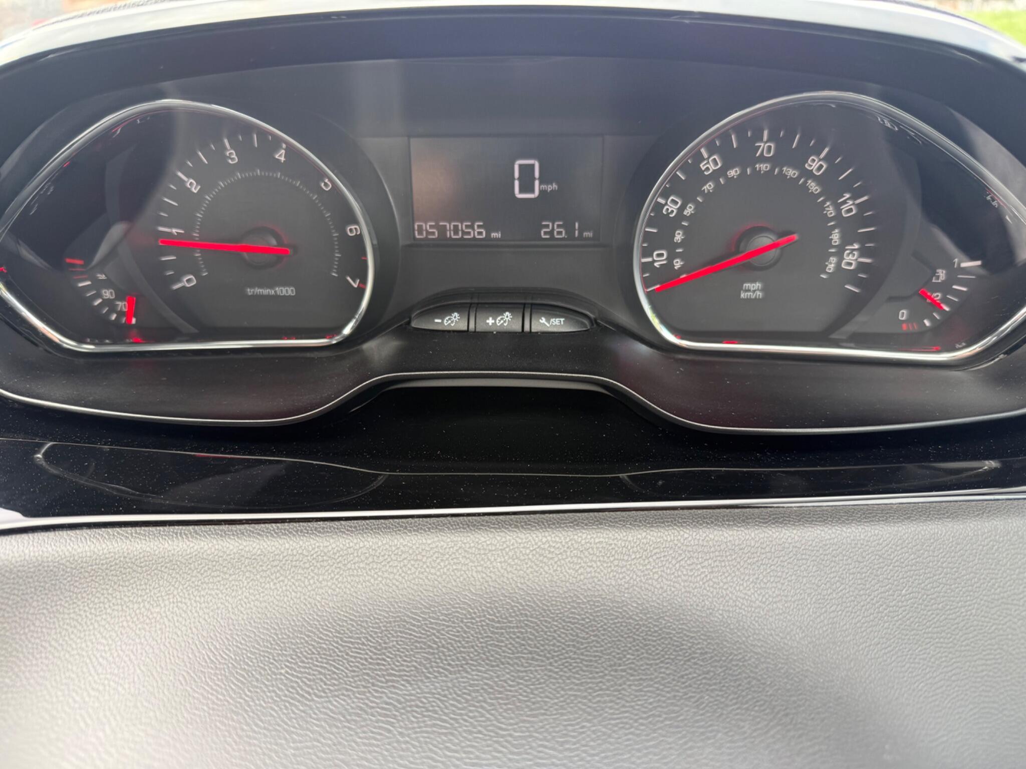 Peugeot 208 - Image 19