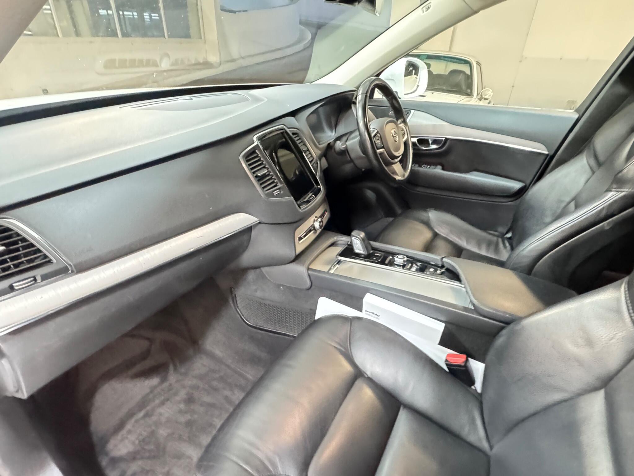 Volvo XC90 - Image 10