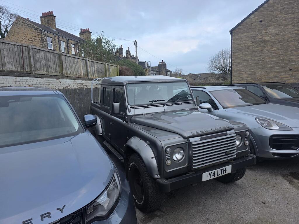 Land Rover Defender 110 - Image 2