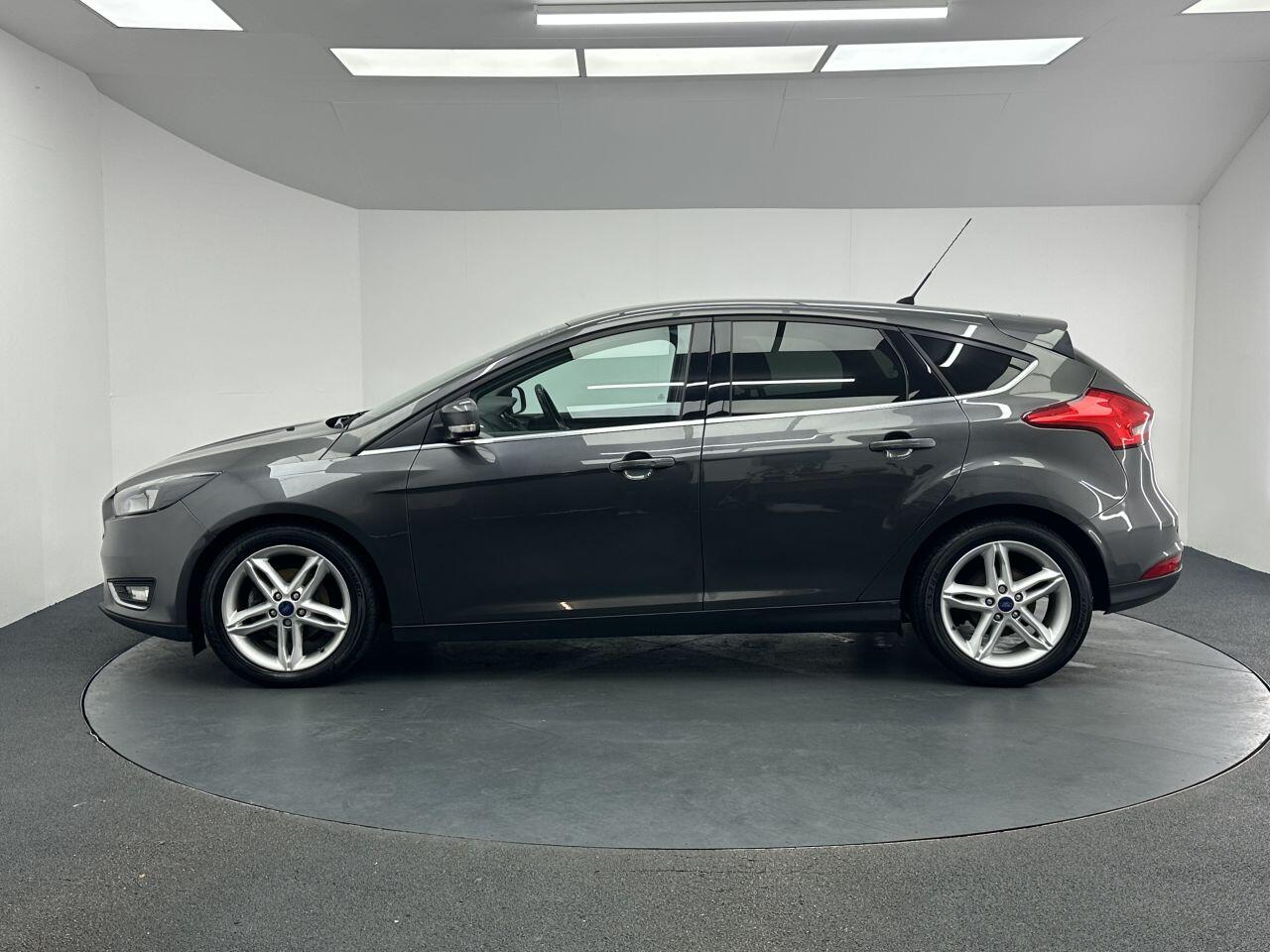 Ford Focus - Image 9