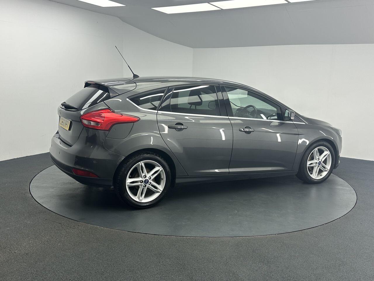 Ford Focus - Image 14