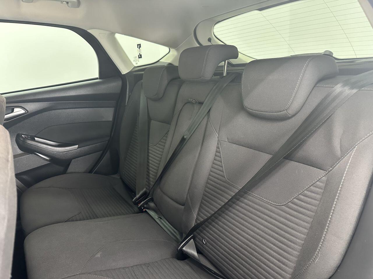 Ford Focus - Image 18