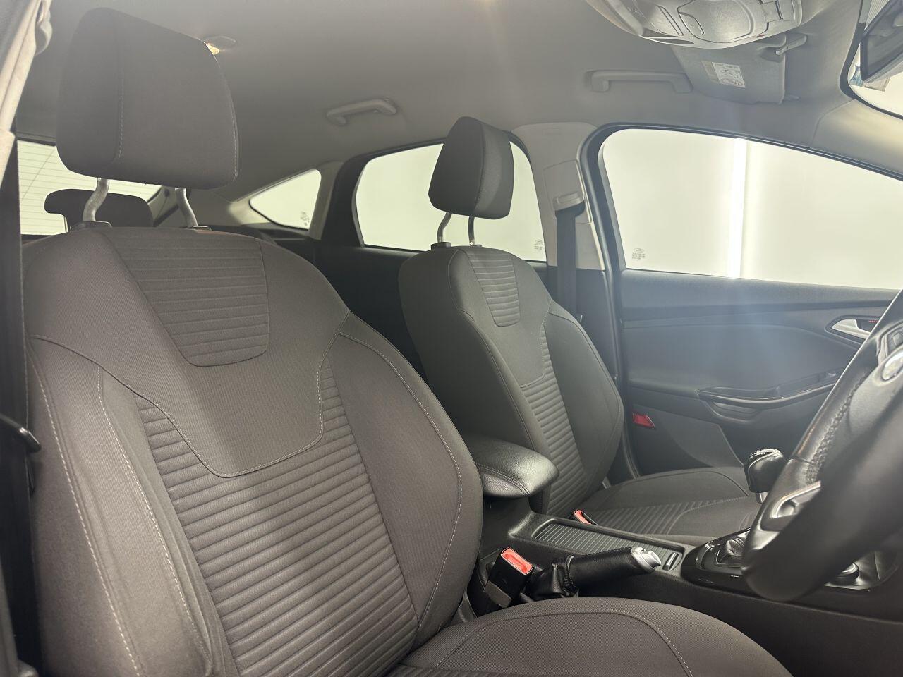 Ford Focus - Image 24