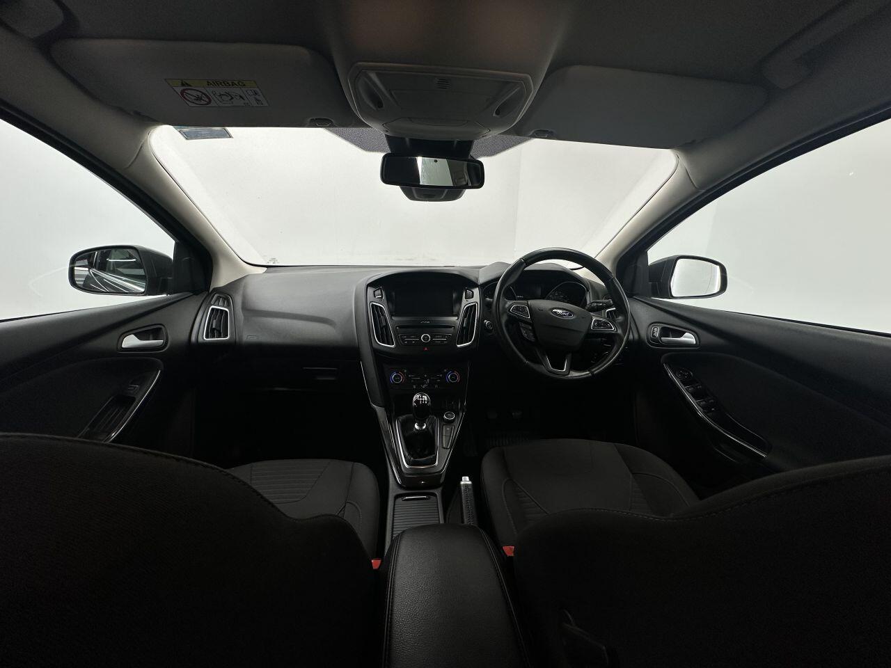 Ford Focus - Image 26