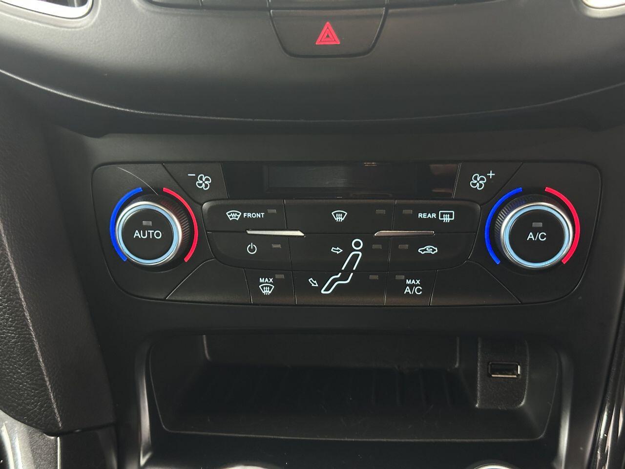 Ford Focus - Image 30