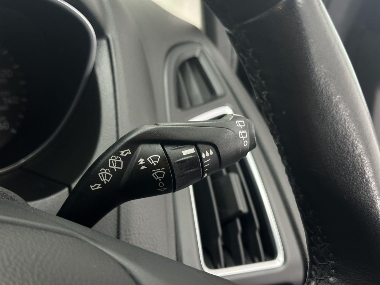 Ford Focus - Image 41