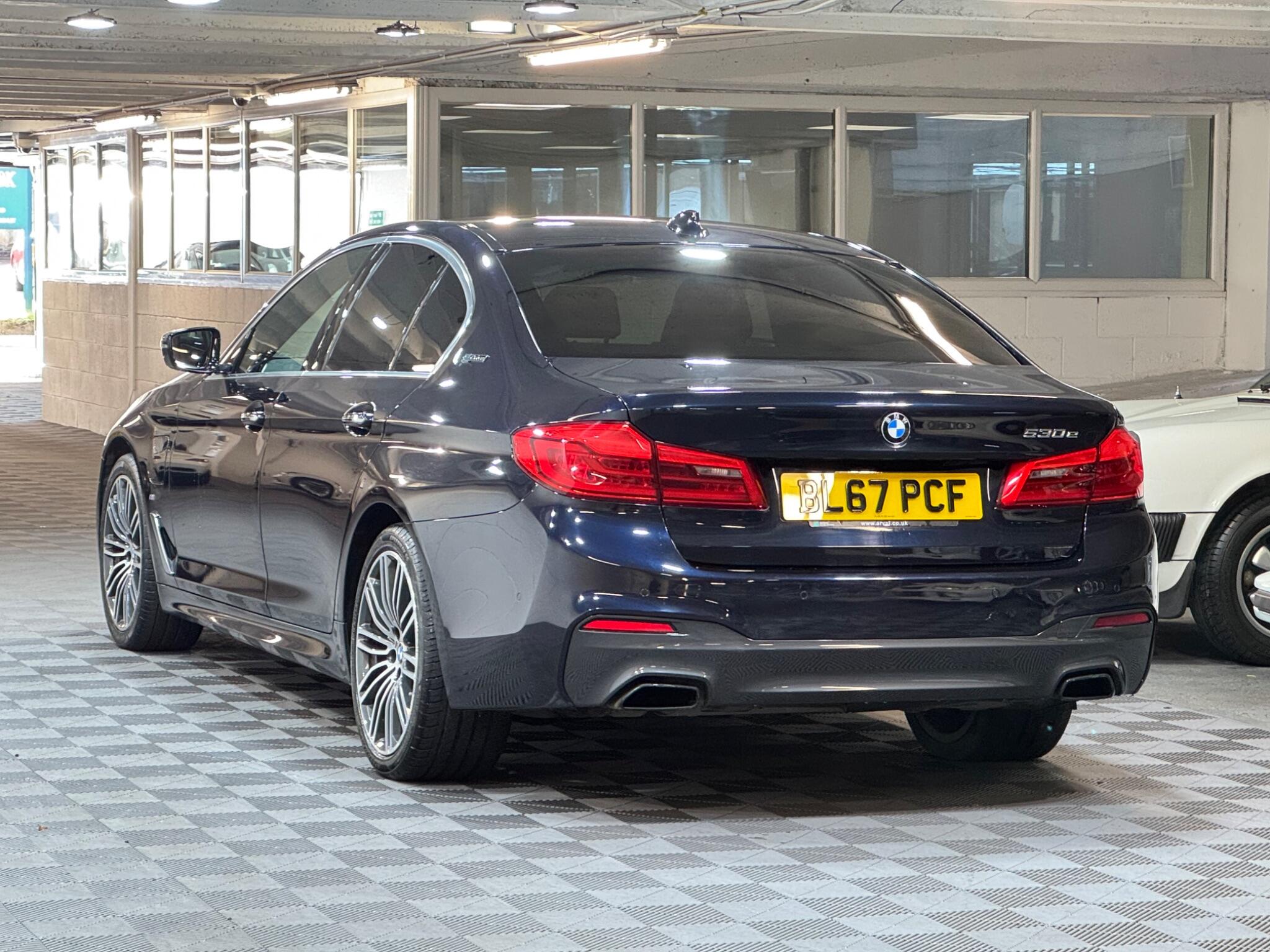 BMW 5 Series - Image 2