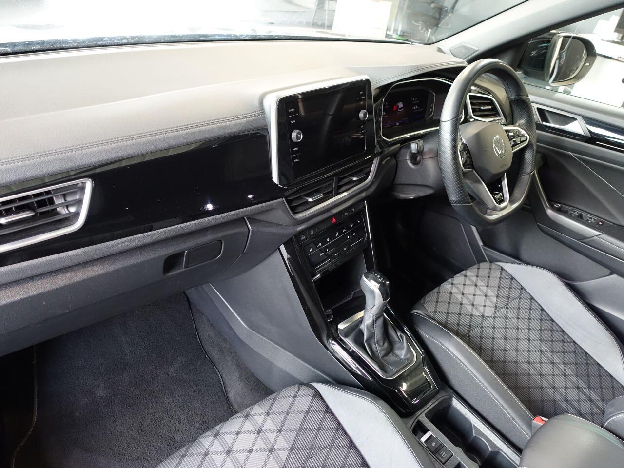 Volkswagen T-Roc - Image 14