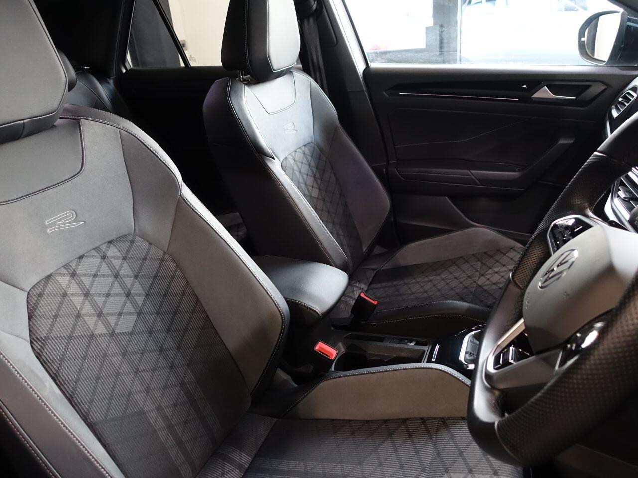 Volkswagen T-Roc - Image 18