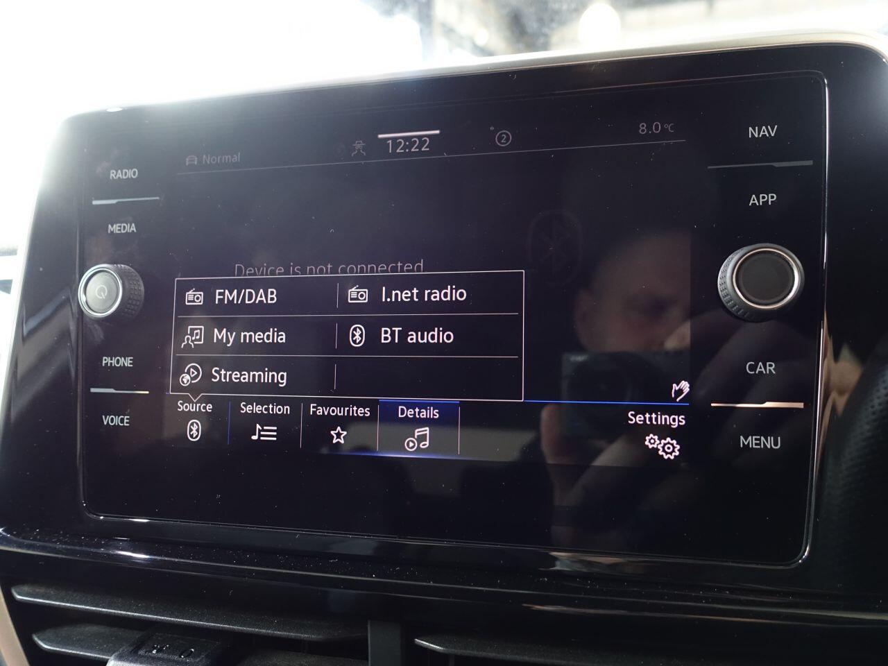 Volkswagen T-Roc - Image 26