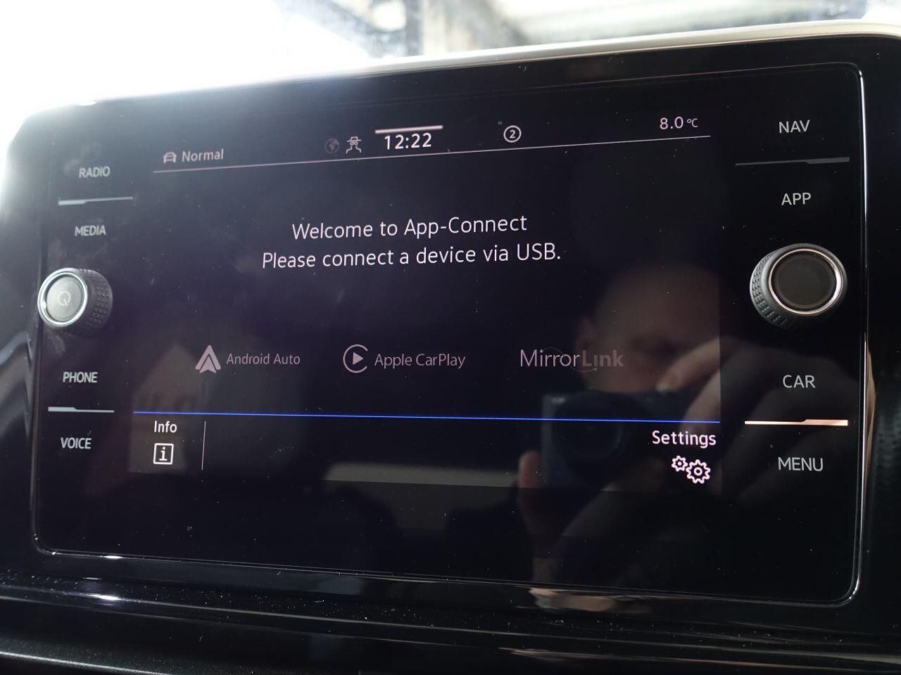 Volkswagen T-Roc - Image 29