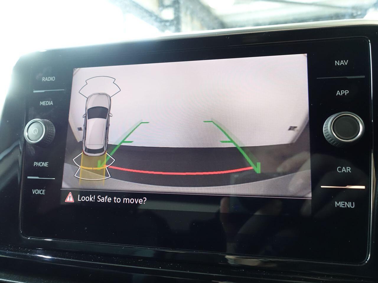 Volkswagen T-Roc - Image 32