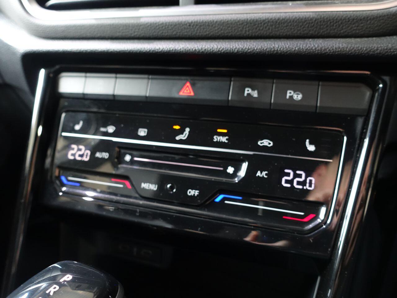 Volkswagen T-Roc - Image 33