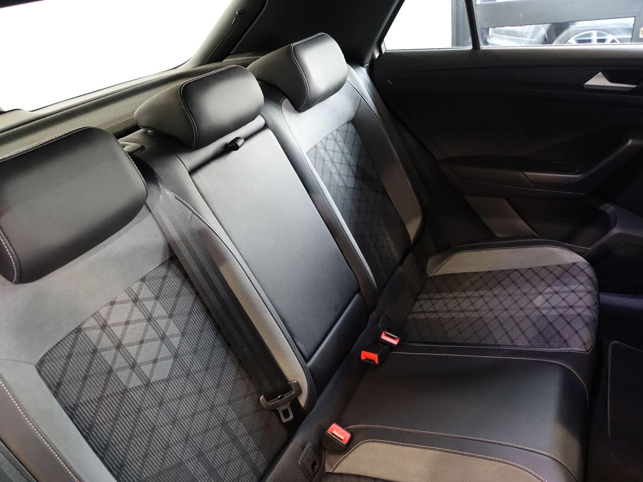 Volkswagen T-Roc - Image 35