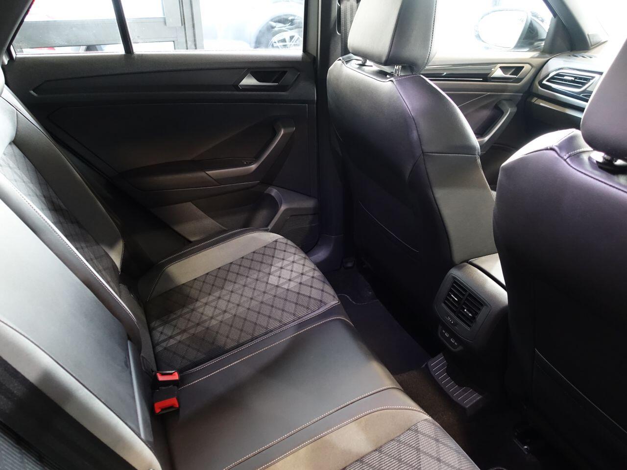 Volkswagen T-Roc - Image 36