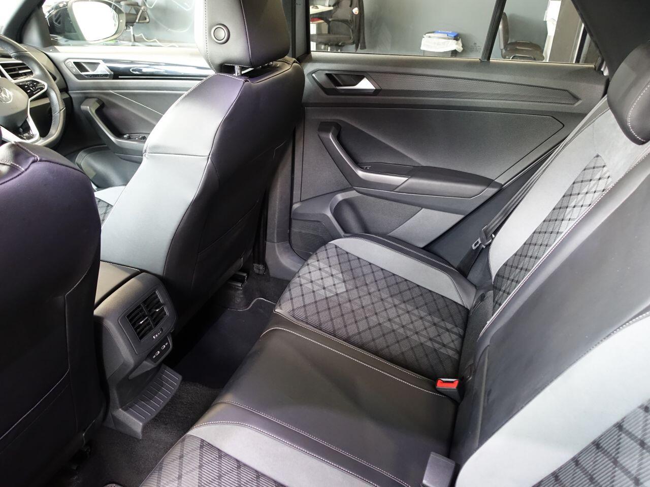 Volkswagen T-Roc - Image 37