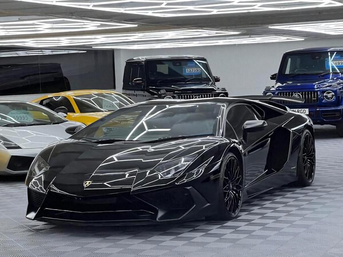 Lamborghini Aventador - Image 2