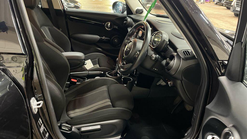 MINI Hatch - Image 2