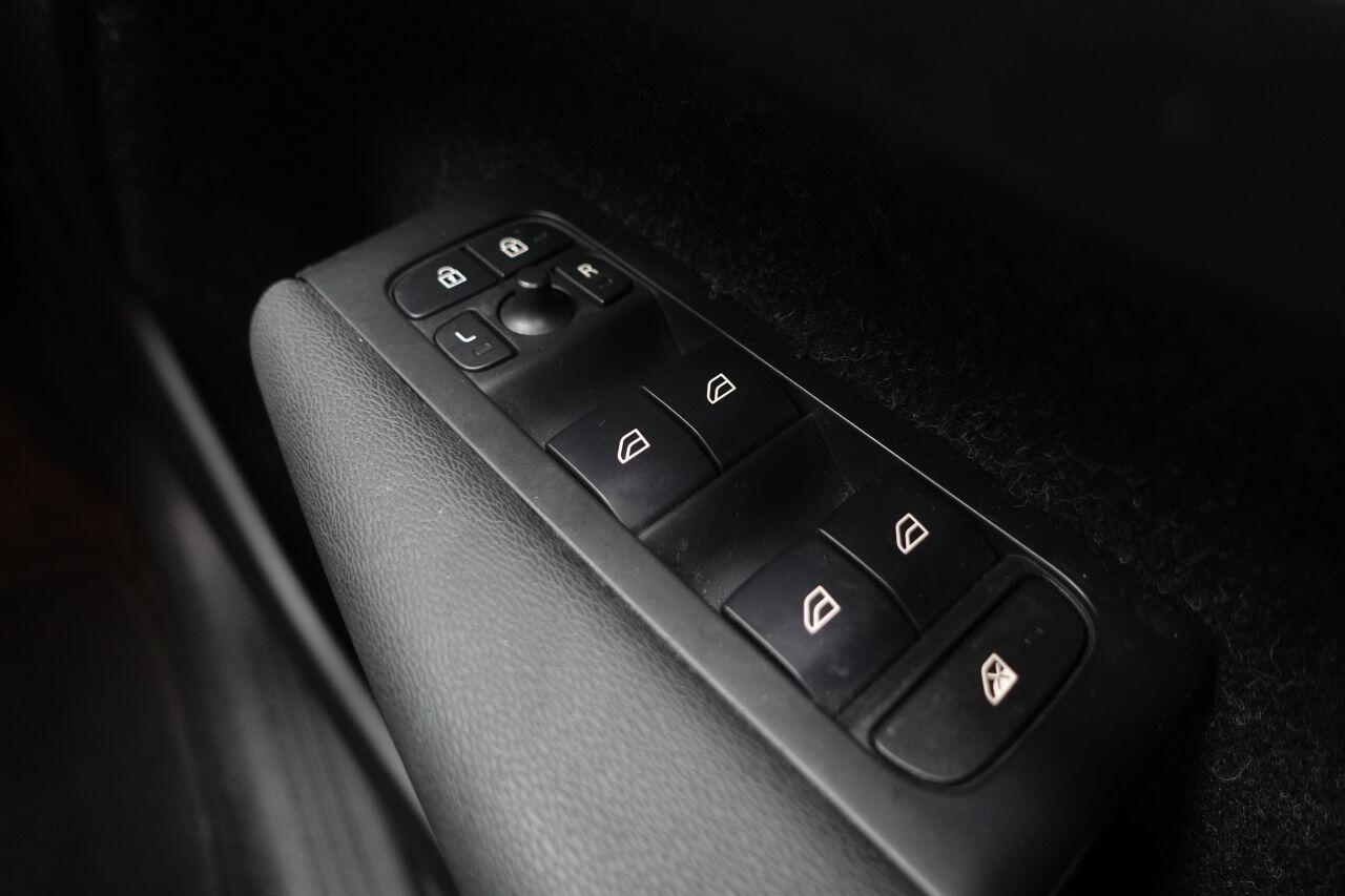 Volvo XC40 - Image 3