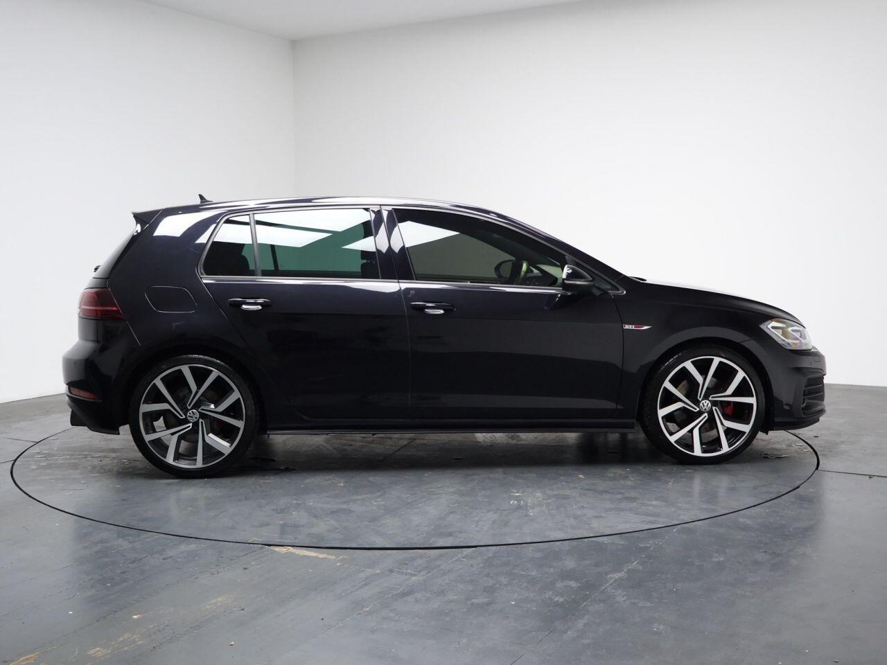 Volkswagen Golf - Image 16