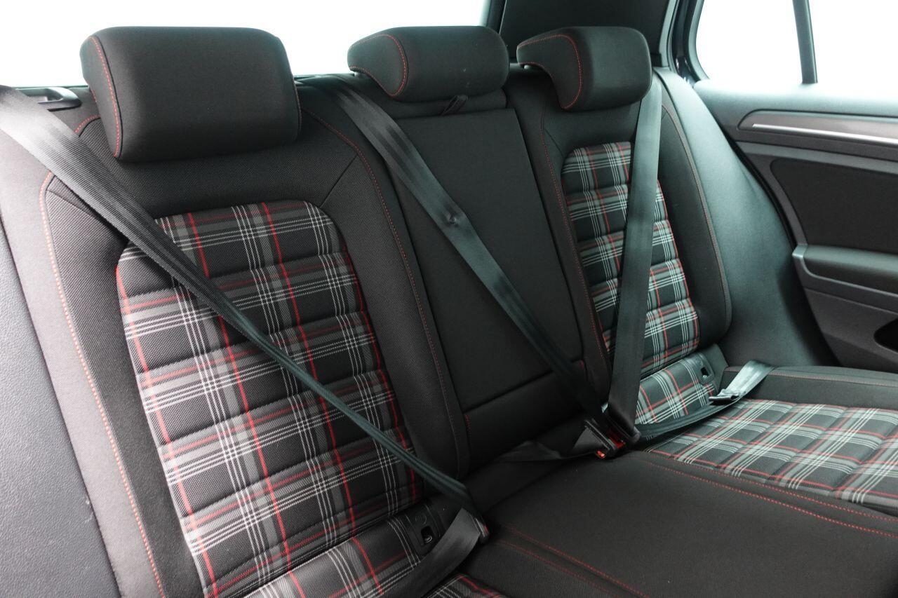 Volkswagen Golf - Image 22