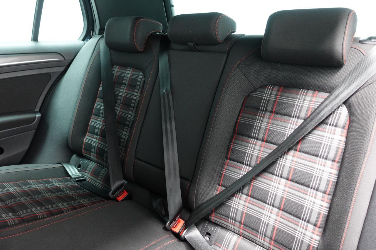 Volkswagen Golf - Image 24