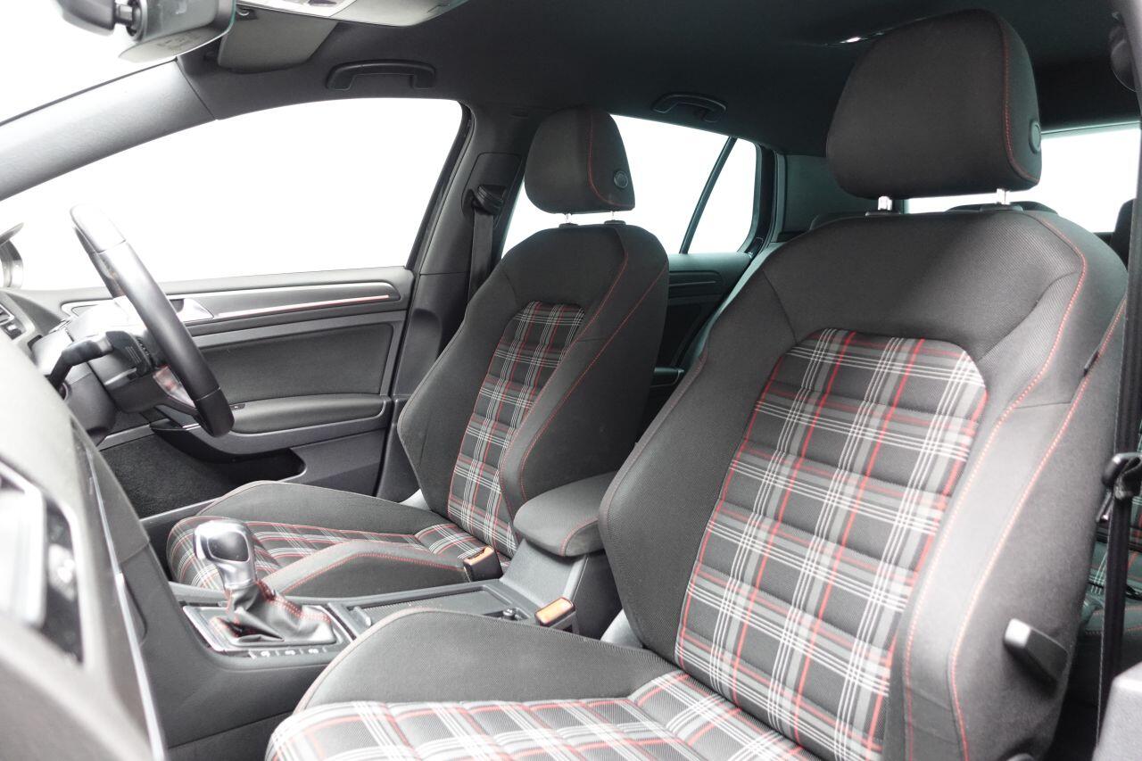 Volkswagen Golf - Image 25