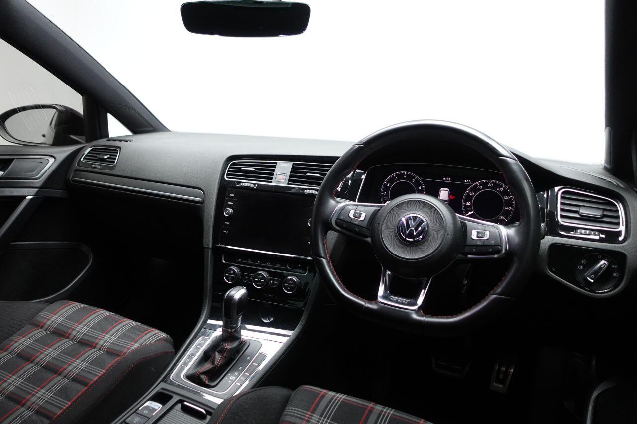 Volkswagen Golf - Image 26