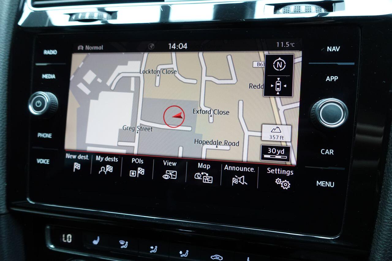 Volkswagen Golf - Image 27