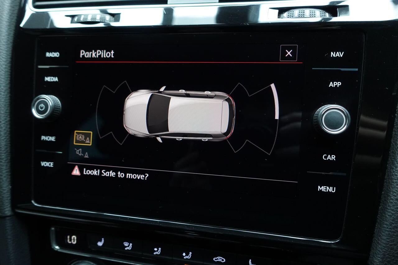 Volkswagen Golf - Image 28