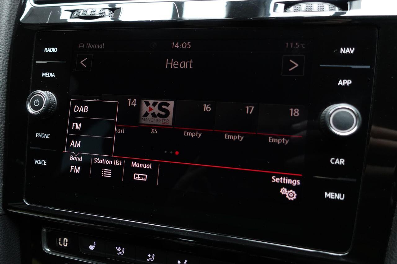 Volkswagen Golf - Image 30