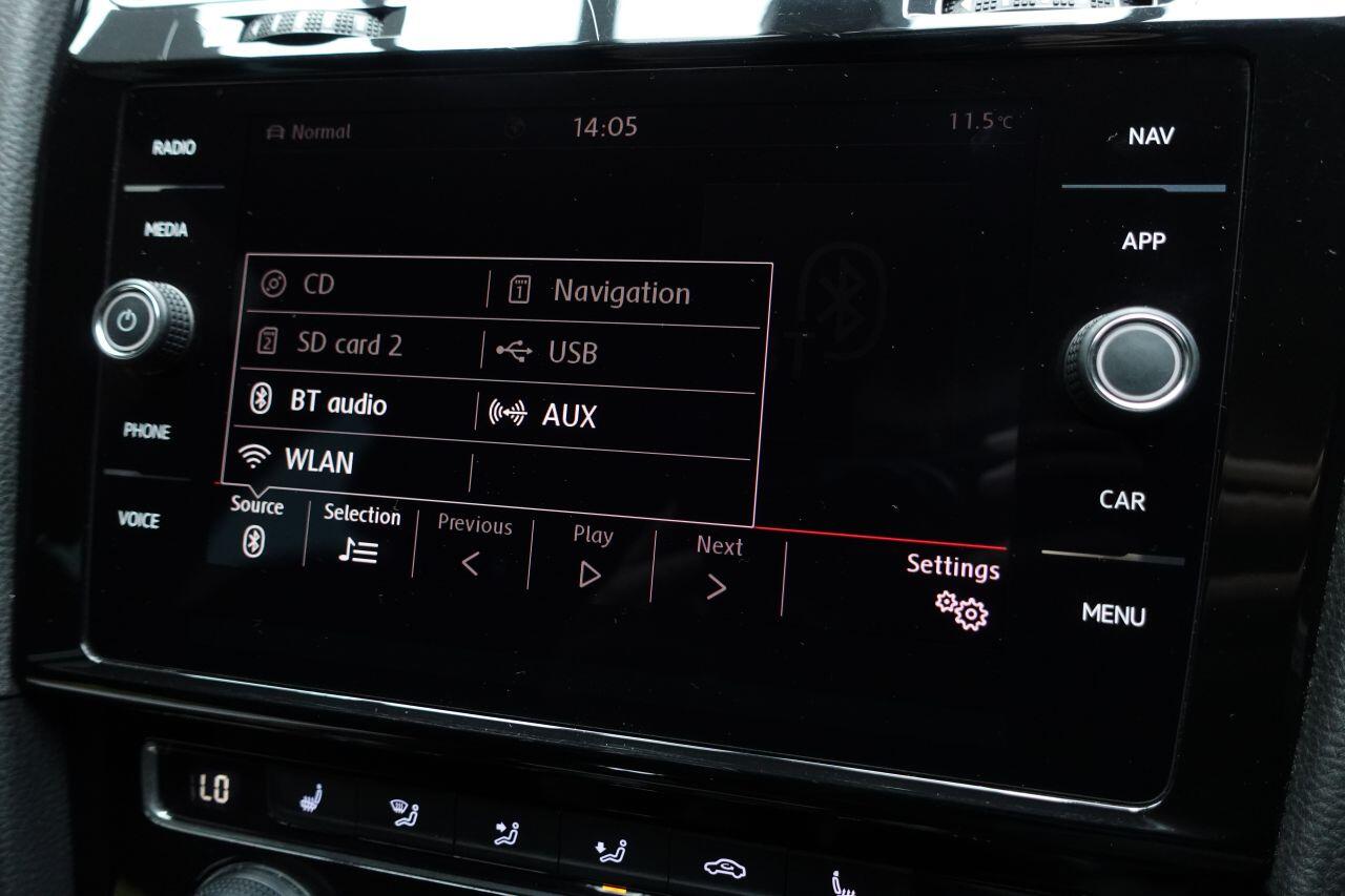 Volkswagen Golf - Image 31