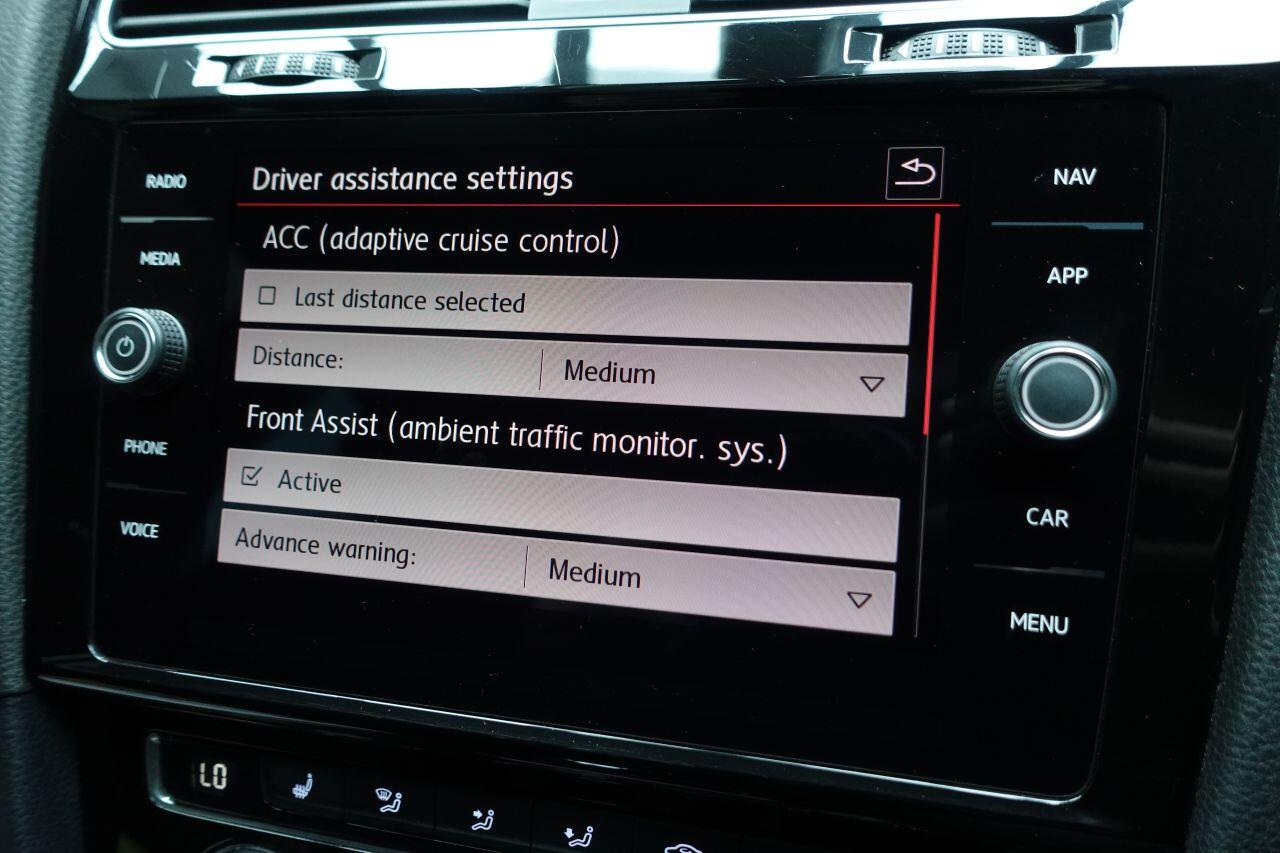 Volkswagen Golf - Image 35