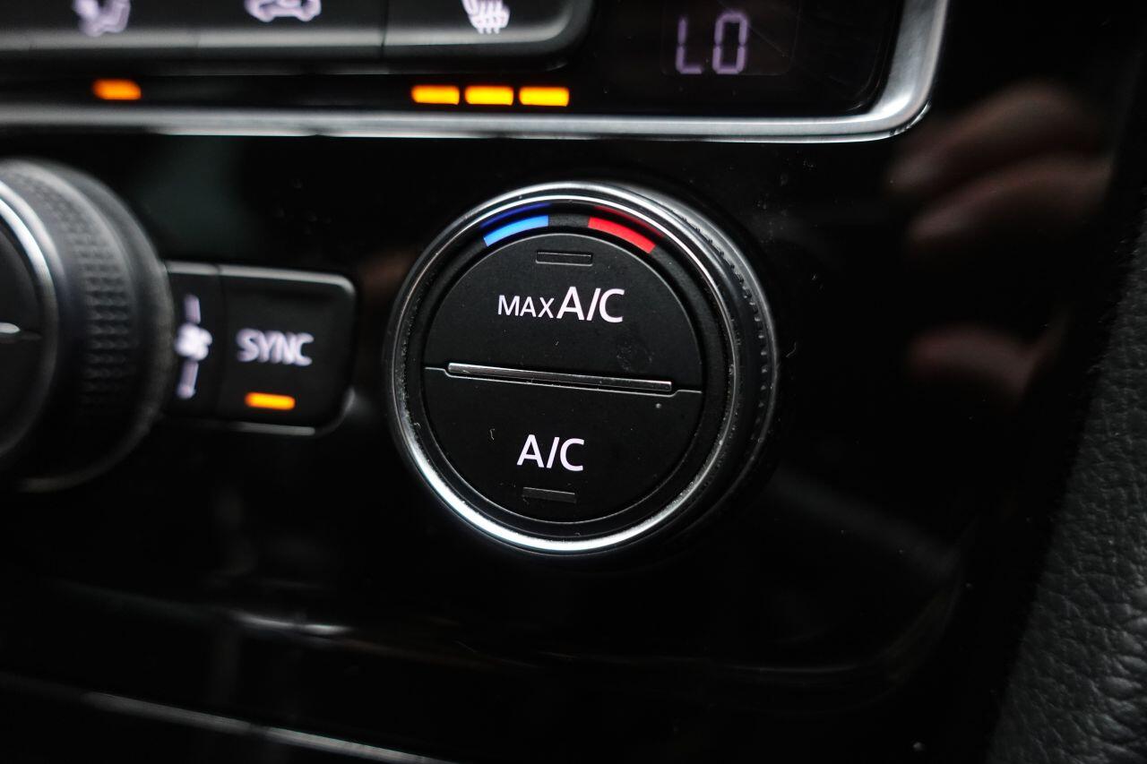 Volkswagen Golf - Image 40