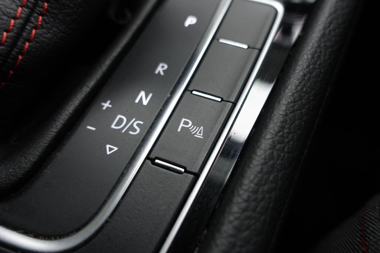 Volkswagen Golf - Image 43