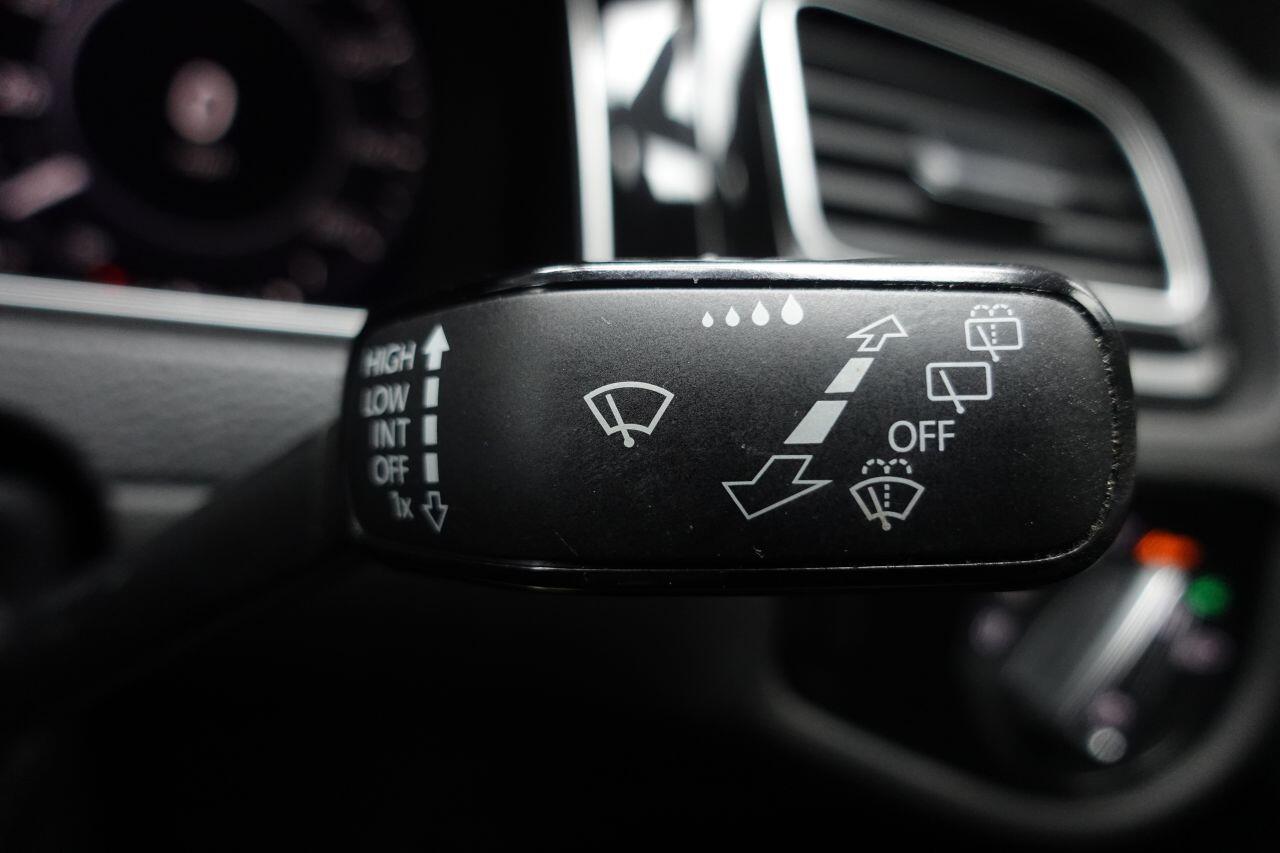 Volkswagen Golf - Image 51