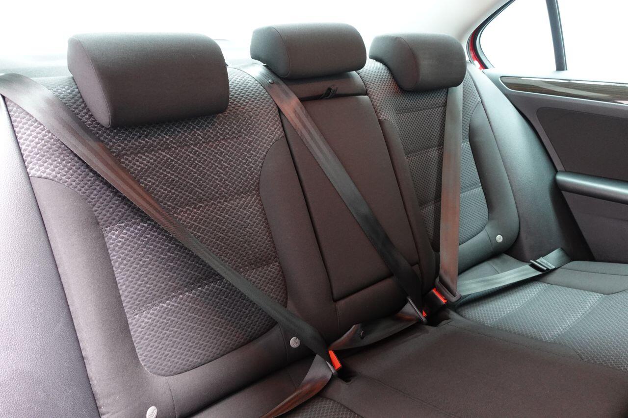 Volkswagen Jetta - Image 18