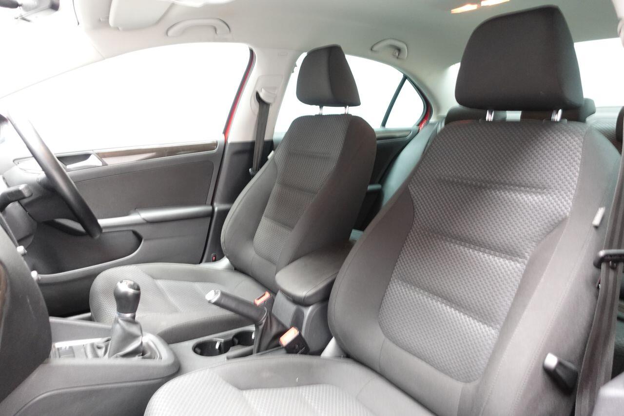 Volkswagen Jetta - Image 17