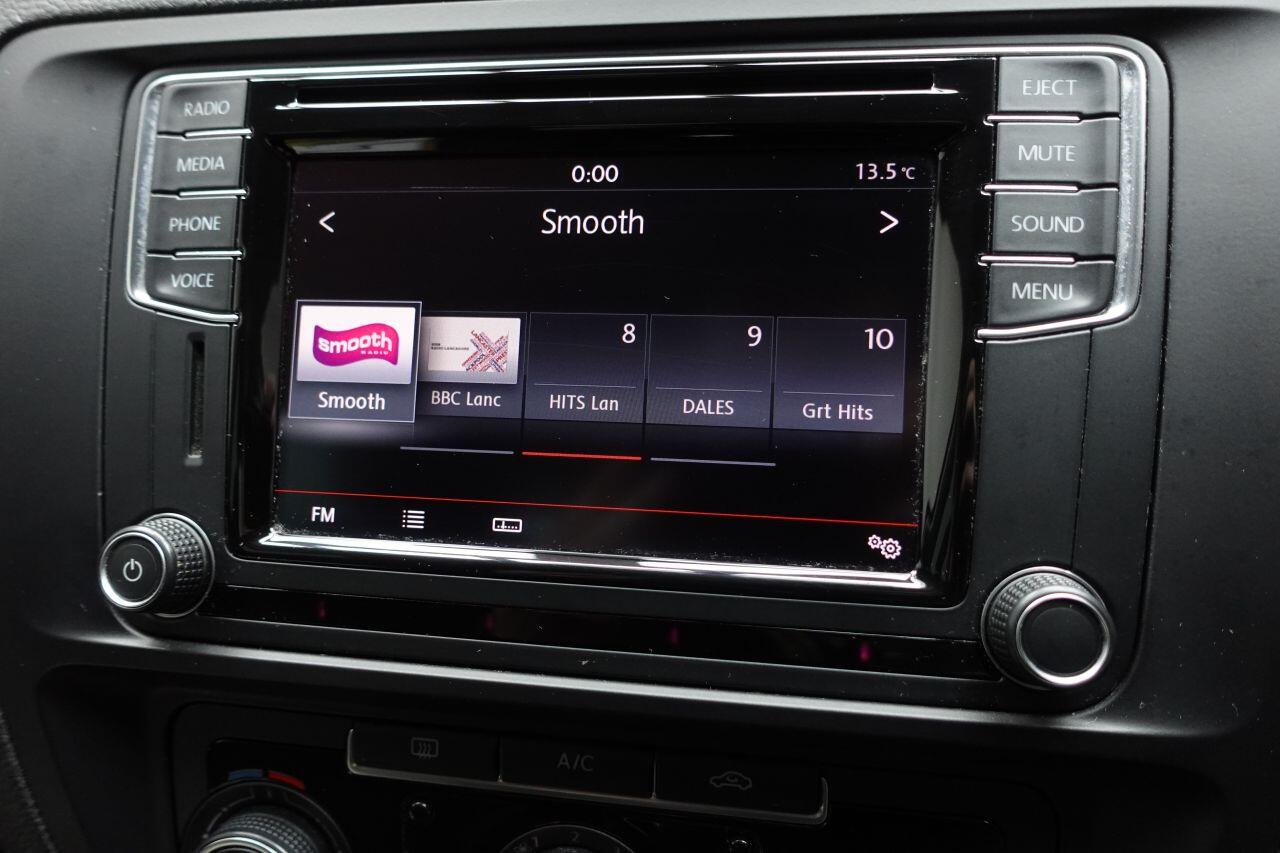 Volkswagen Jetta - Image 21