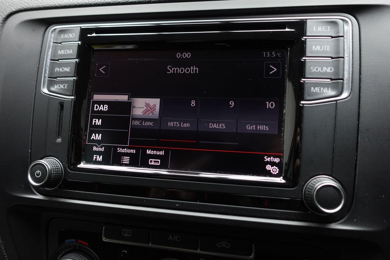 Volkswagen Jetta - Image 23